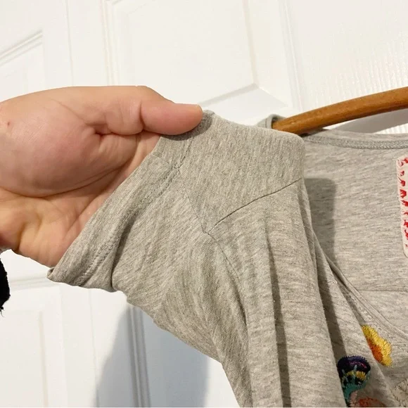 Johnny Was Embroidered Short Sleeve T-Shirt Size XS Gray Scoop Neck Floral Tee - Picture 6 of 11